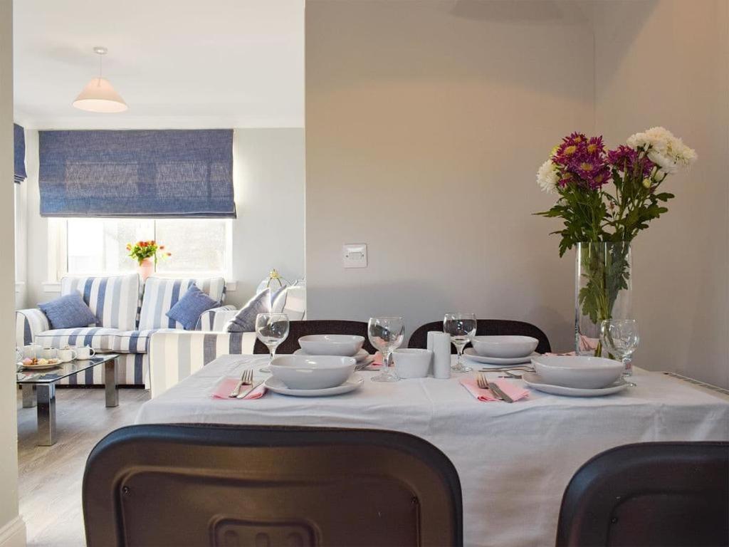 Courtyard Holiday Apartments Inverkeithing Bagian luar foto