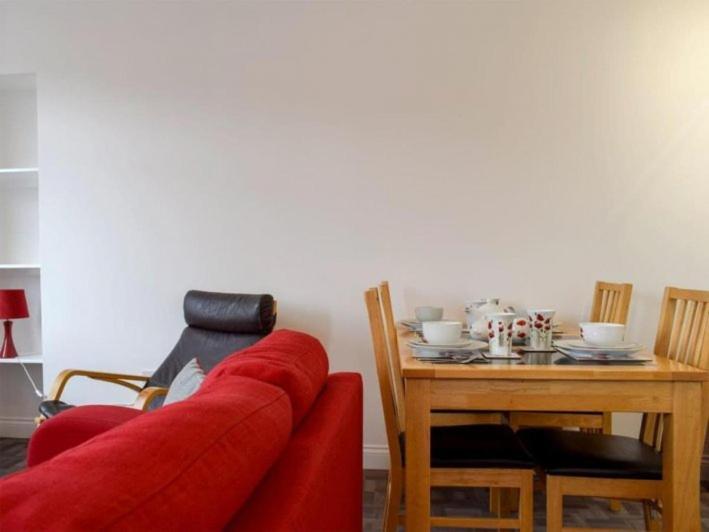 Courtyard Holiday Apartments Inverkeithing Bagian luar foto