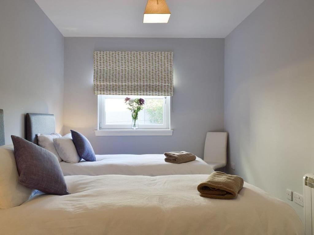 Courtyard Holiday Apartments Inverkeithing Bagian luar foto